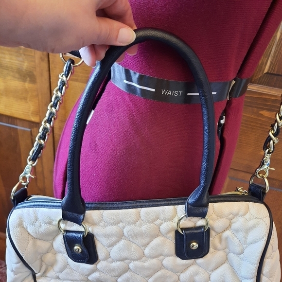 Vintage Y2K Betsey Johnson cream black faux leather quilted heart handbag purse - Picture 5 of 13